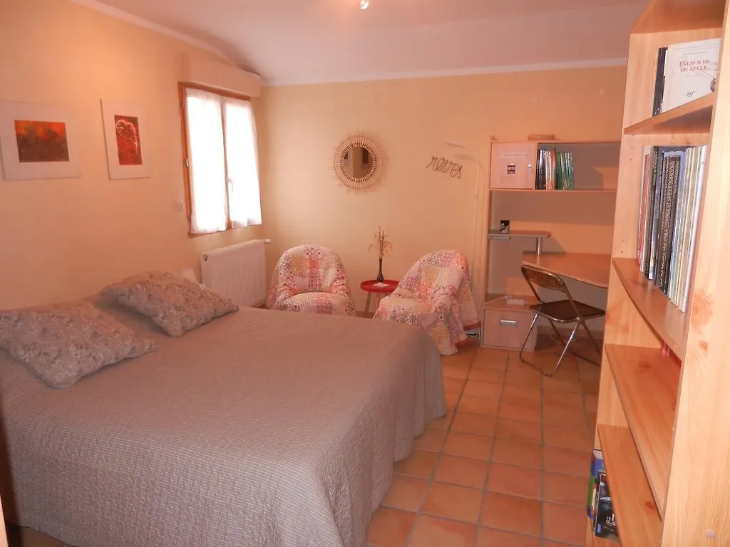 La Feniere Aux Hirondelles Bed & Breakfast Orange  0*, Orange (Vaucluse) France
